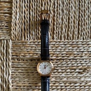 FOSSIL dainty rose gold and leather watch!
